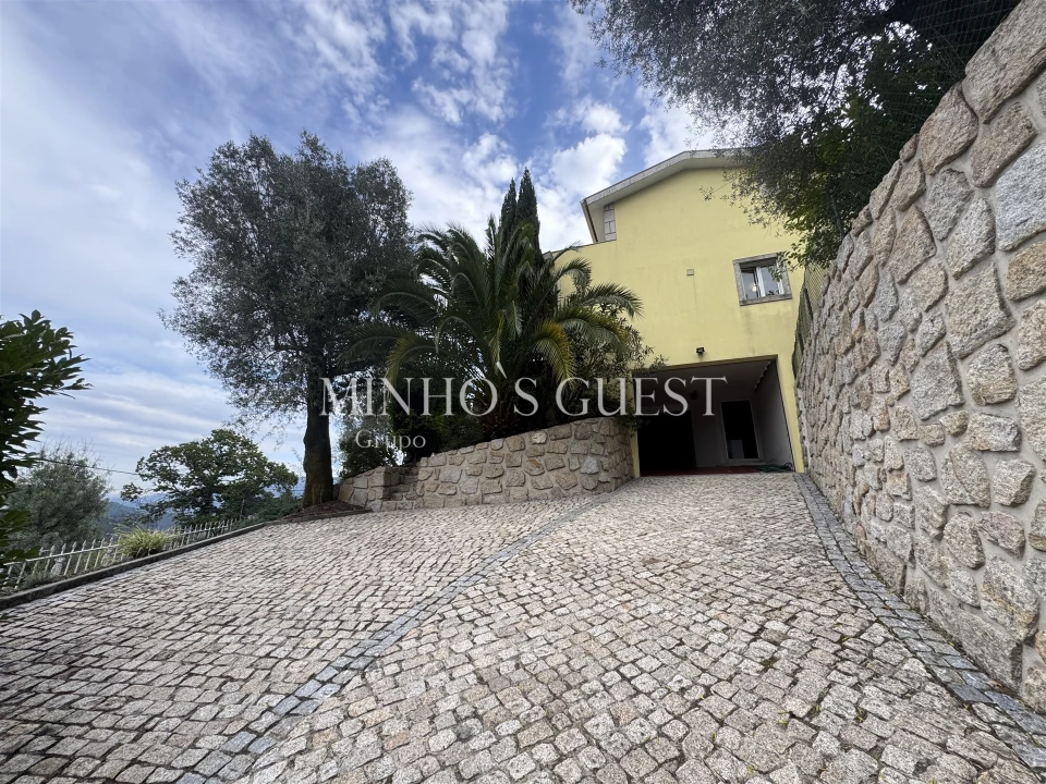 Moradia T4 para Venda em Rio Caldo Foto 34