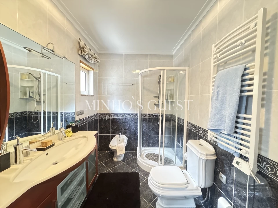 Moradia T4 para Venda em Rio Caldo Foto 14