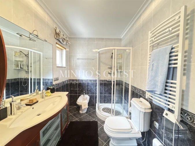 Moradia T4 para Venda em Rio Caldo Foto 14