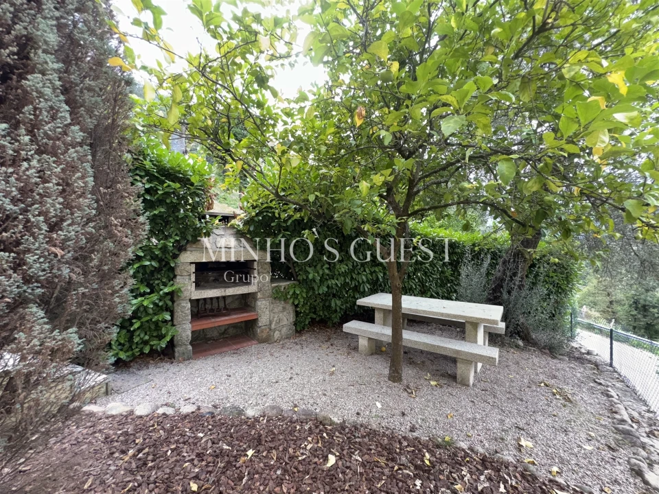 Moradia T4 para Venda em Rio Caldo Foto 33