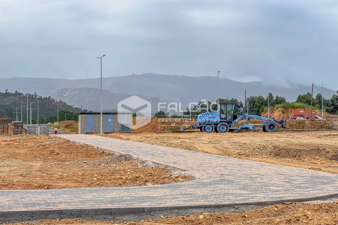 Terreno para Venda em Troporiz e Lapela Foto 46