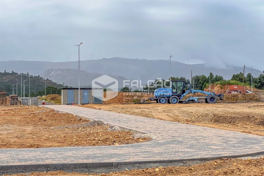 Terreno para Venda em Troporiz e Lapela Foto 46