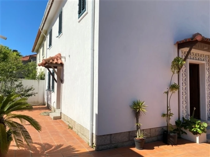 Moradia T5 para Arrendamento em Ramalde Foto 1