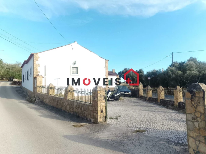 Moradia T3 para Venda em Alcanede Foto 3