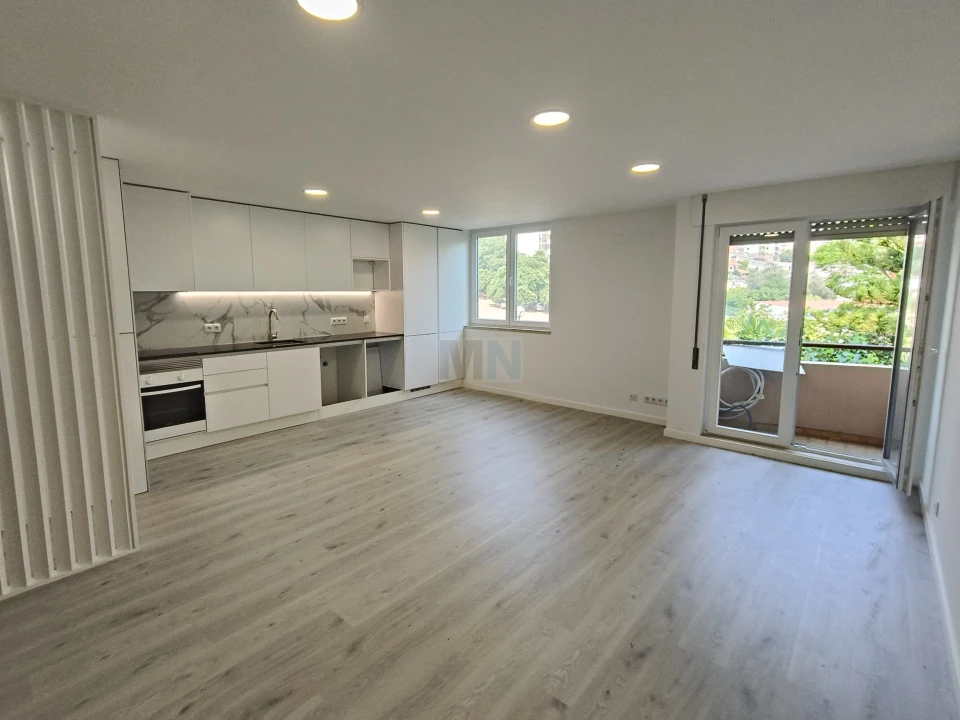 Apartamento T4 para Venda em Santo Antonio dos Olivais Foto 2