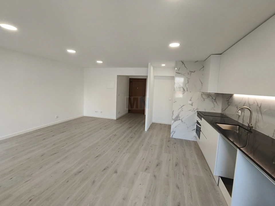 Apartamento T4 para Venda em Santo Antonio dos Olivais Foto 9