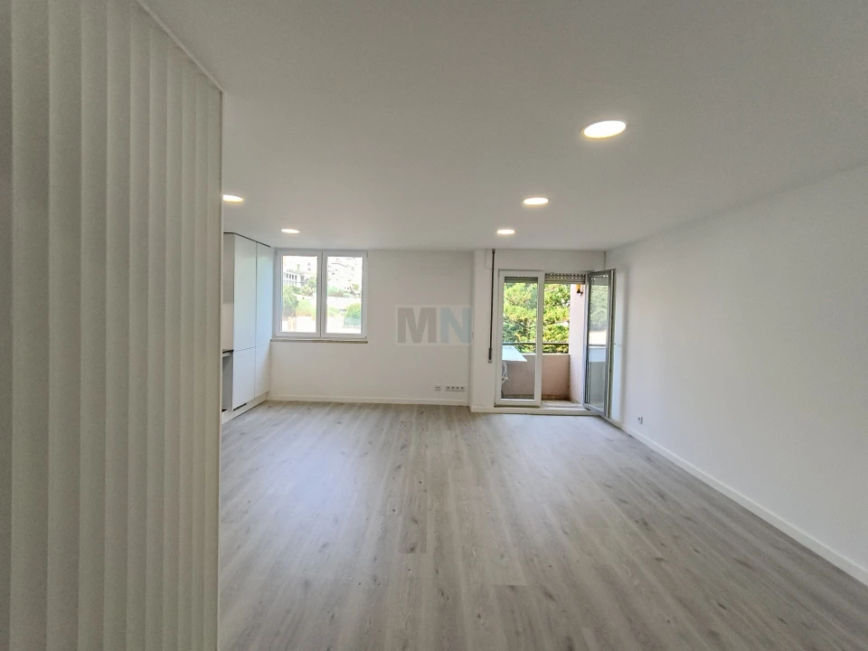 Apartamento T4 para Venda em Santo Antonio dos Olivais Foto 7