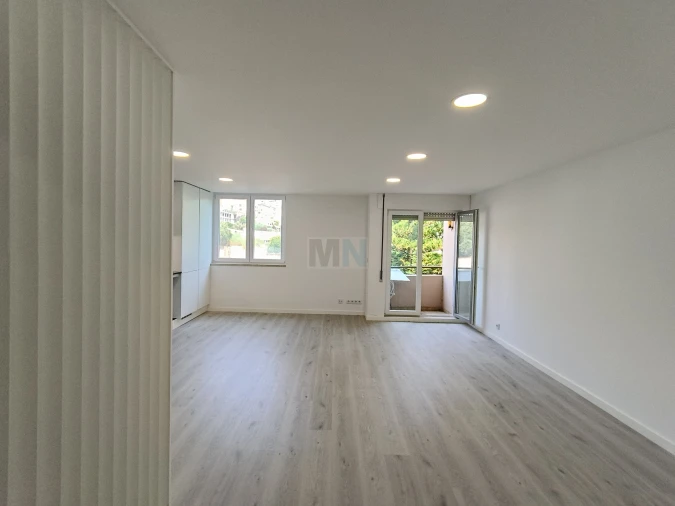 Apartamento T4 para Venda em Santo Antonio dos Olivais Foto 7