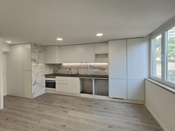 Apartamento T4 para Venda em Santo Antonio dos Olivais Foto 8