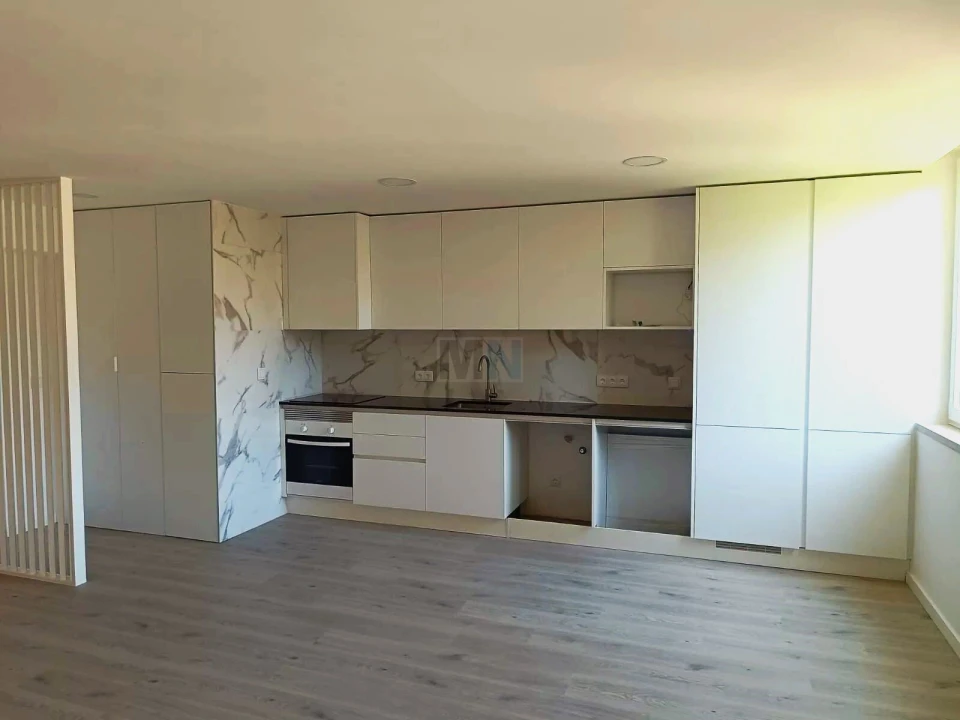 Apartamento T4 para Venda em Santo Antonio dos Olivais Foto 5