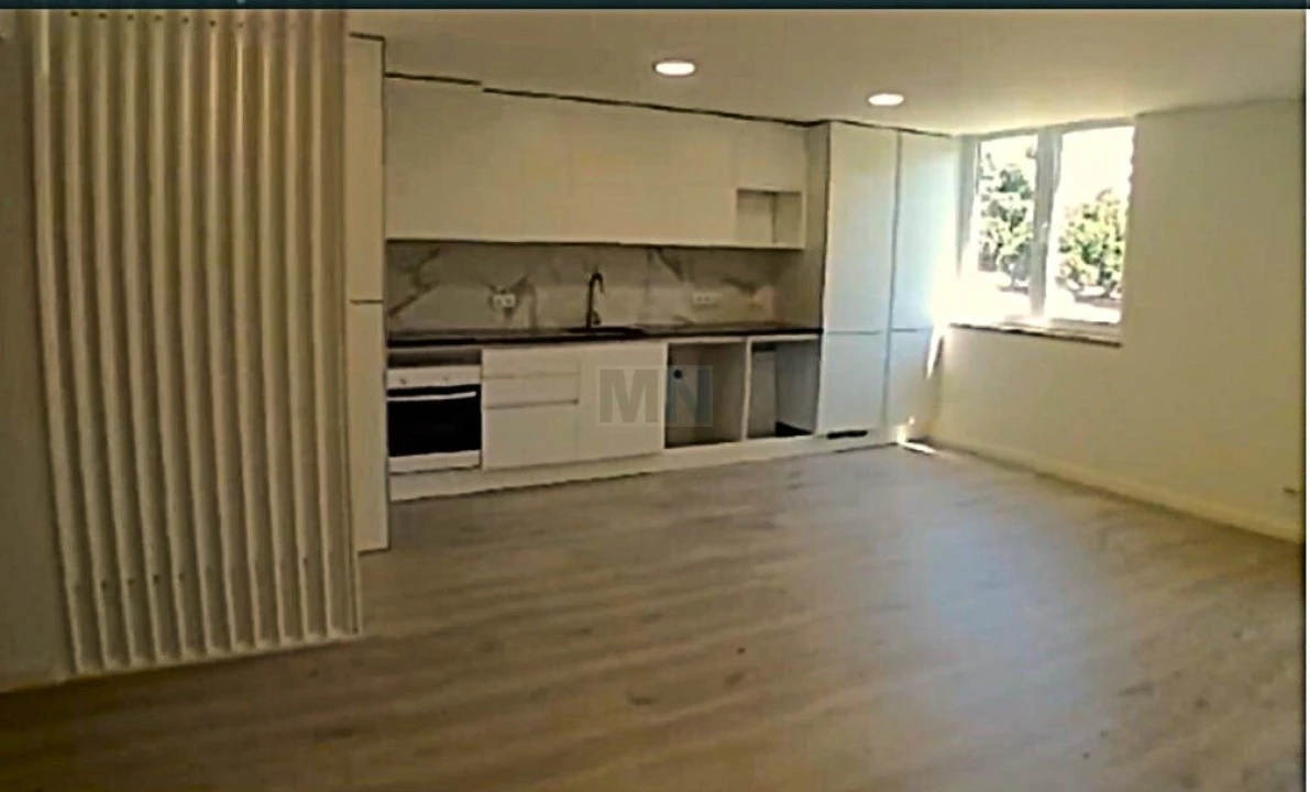 Apartamento T4 para Venda em Santo Antonio dos Olivais Foto 4