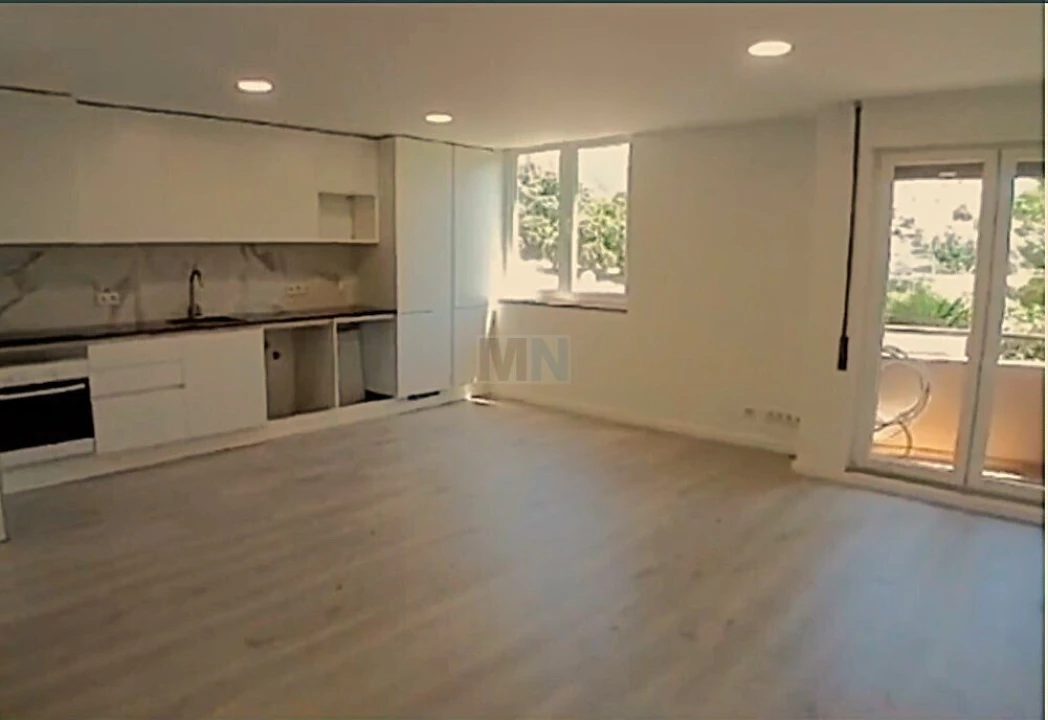 Apartamento T4 para Venda em Santo Antonio dos Olivais Foto 3