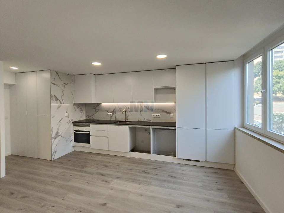 Apartamento T4 para Venda em Santo Antonio dos Olivais Foto 8