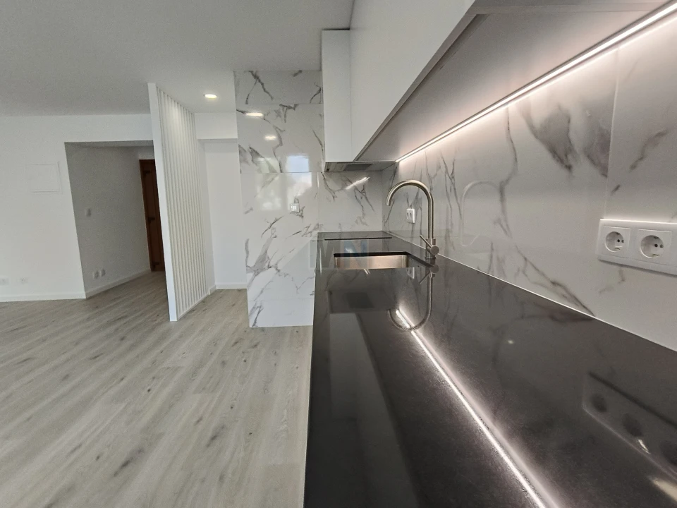 Apartamento T4 para Venda em Santo Antonio dos Olivais Foto 10