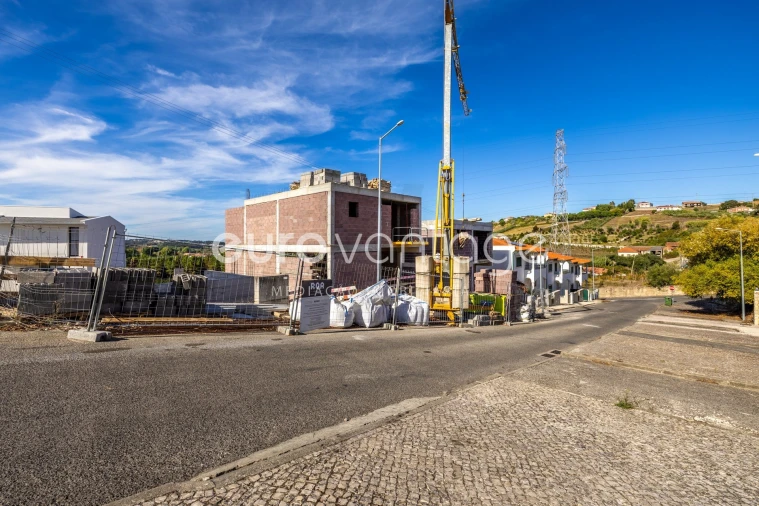 Moradia T3 para Venda em Batalha Foto 2