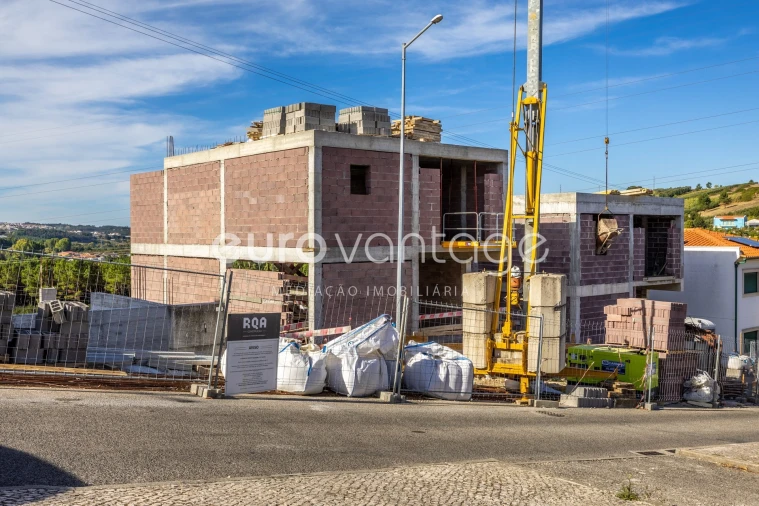 Moradia T3 para Venda em Batalha Foto 4