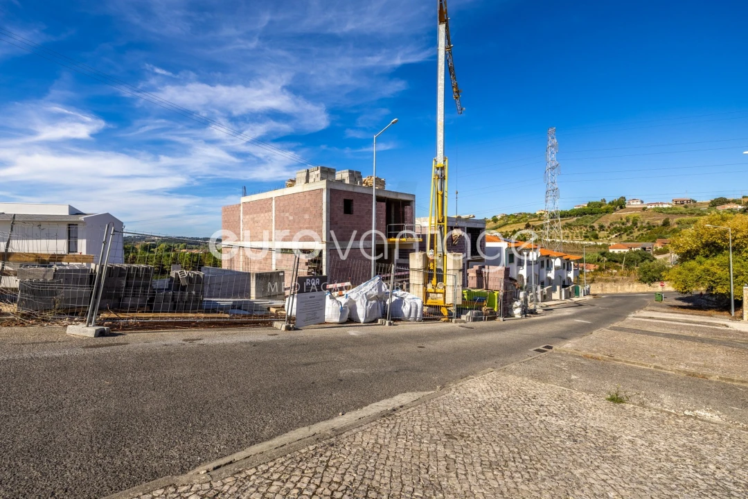 Moradia T3 para Venda em Batalha Foto 2