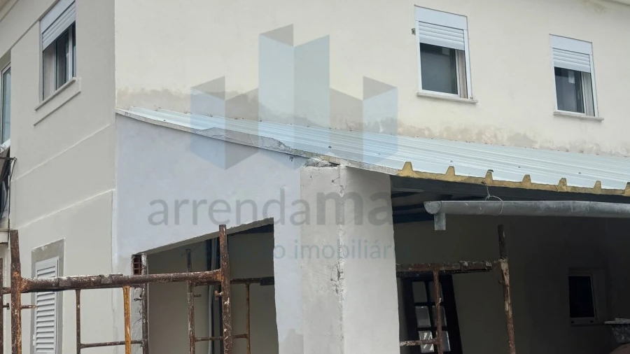 Moradia T4 para Venda em São Martinho de Árvore e Lamarosa