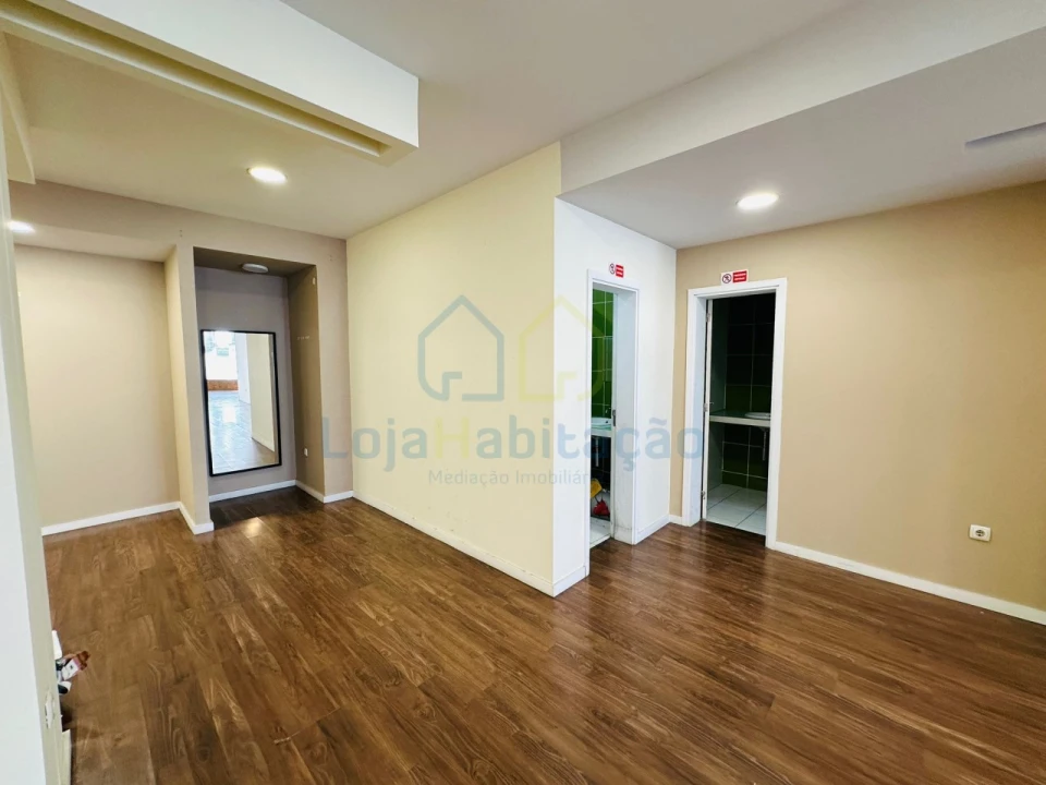 Loja para Arrendamento em São Vicente (Braga) Foto 13