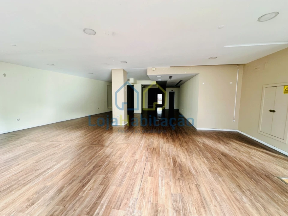 Loja para Arrendamento em São Vicente (Braga) Foto 1