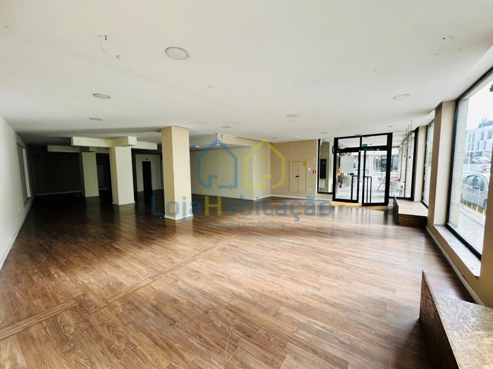Loja para Arrendamento em São Vicente (Braga) Foto 6