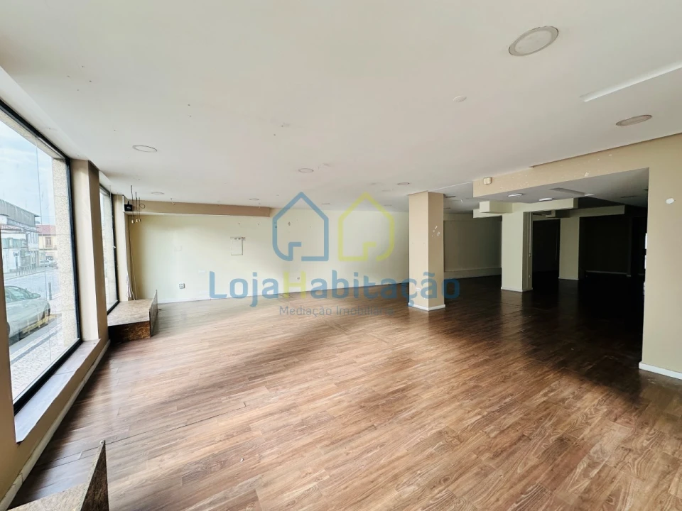 Loja para Arrendamento em São Vicente (Braga) Foto 8