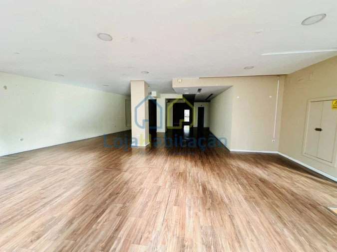 Loja para Arrendamento em São Vicente (Braga)