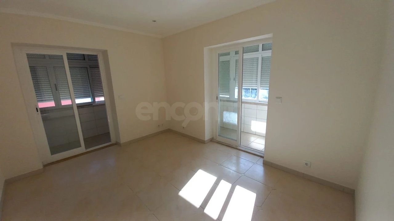 Apartamento T1 para Arrendamento em Pontinha e Famões Foto 1