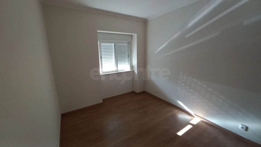 Apartamento T1 para Arrendamento em Pontinha e Famões Foto 3