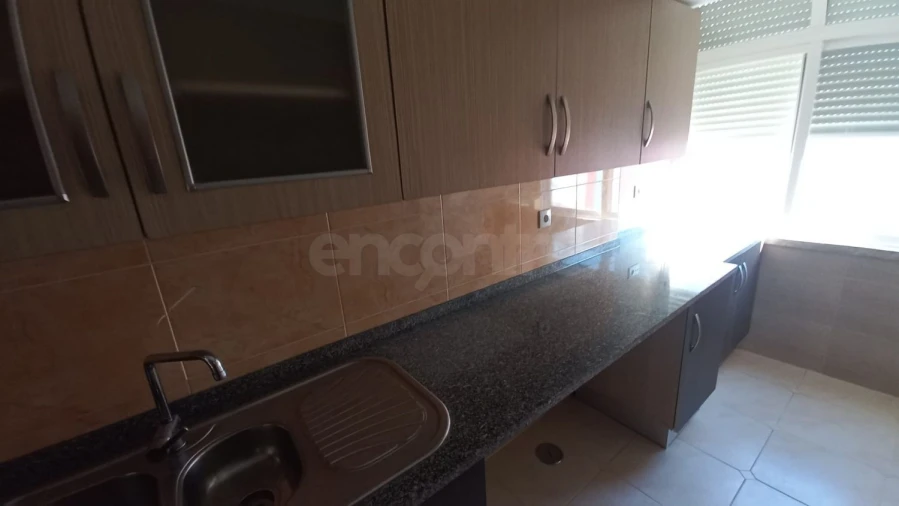 Apartamento T1 para Arrendamento em Pontinha e Famões Foto 9