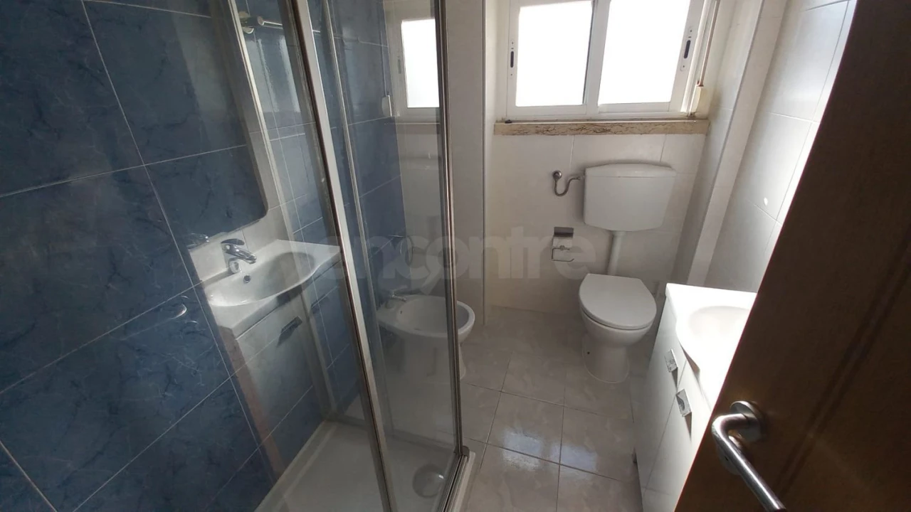 Apartamento T1 para Arrendamento em Pontinha e Famões Foto 12