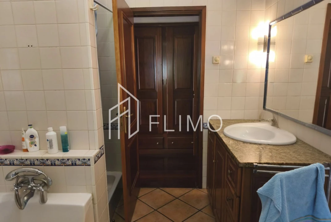 Moradia T5 para Venda em Ossela Foto 23