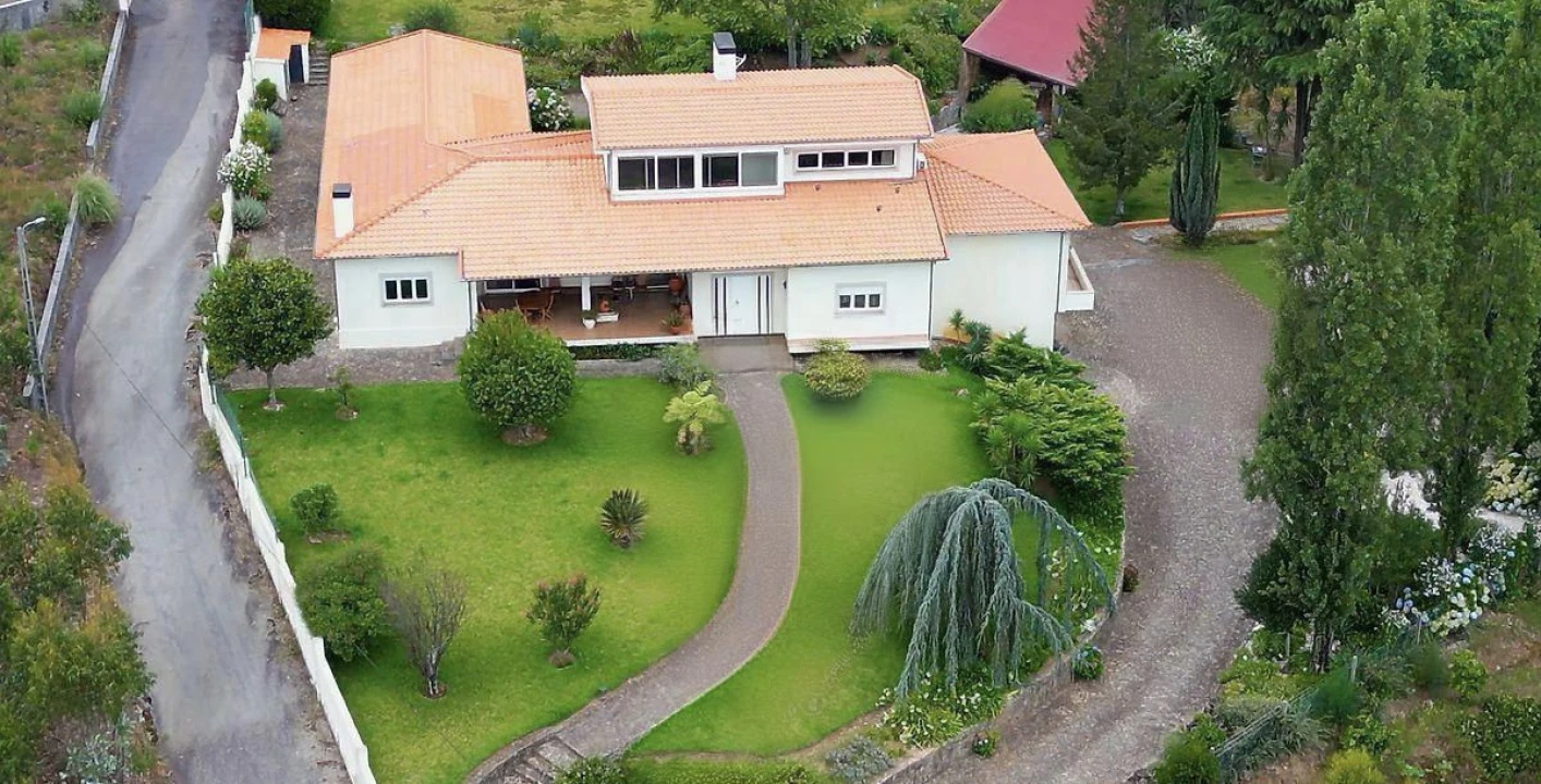 Moradia T5 para Venda em Ossela Foto 74