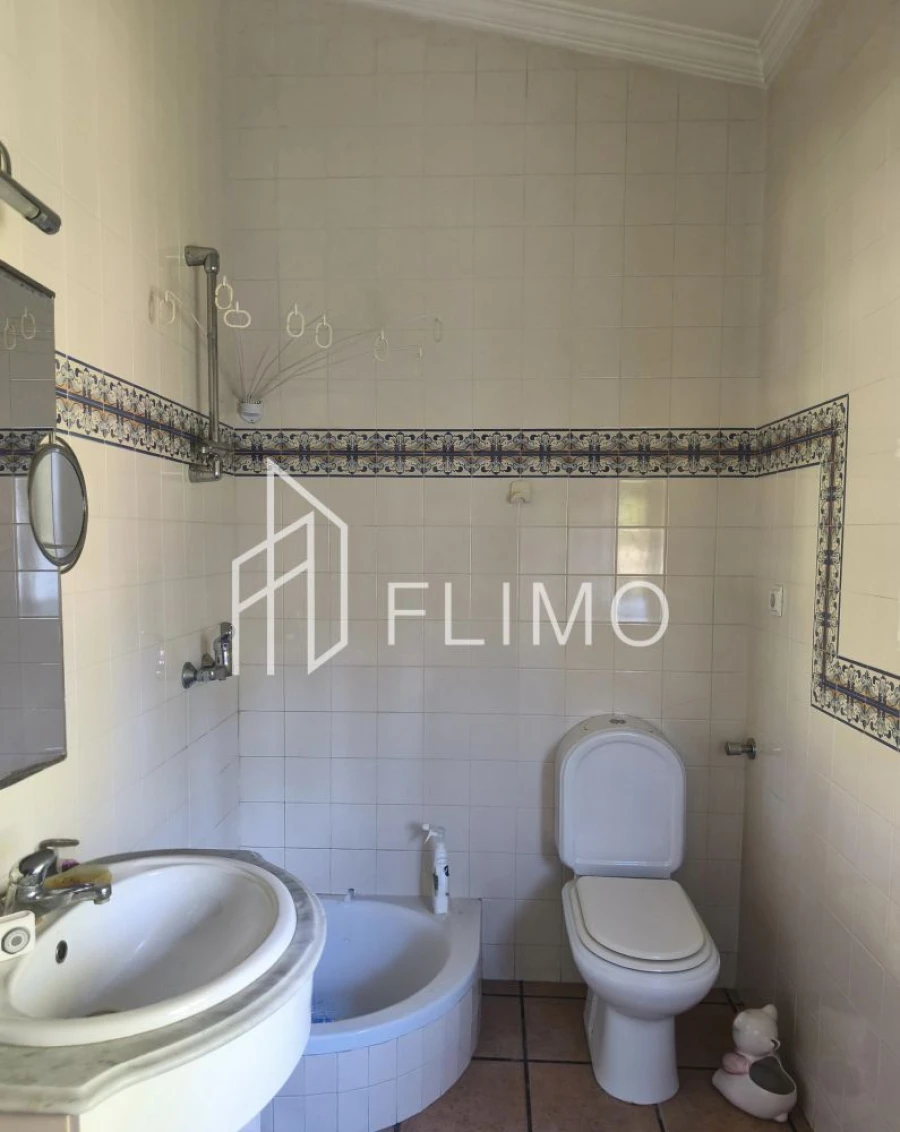 Moradia T5 para Venda em Ossela Foto 32