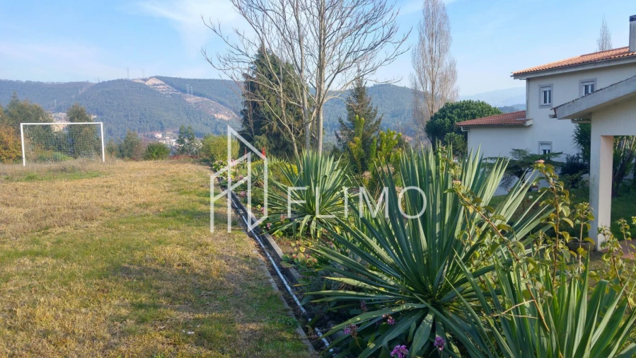 Moradia T5 para Venda em Ossela Foto 4