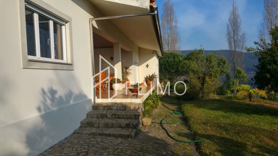 Moradia T5 para Venda em Ossela Foto 8