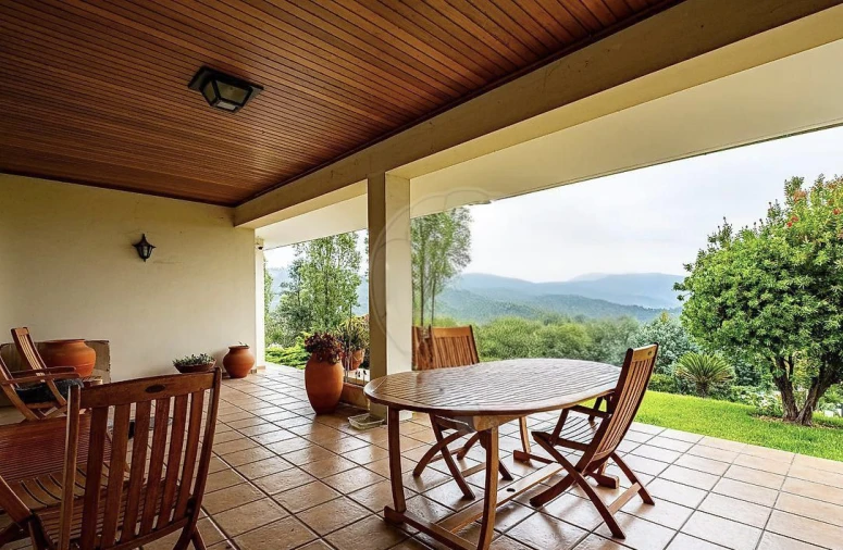 Moradia T5 para Venda em Ossela Foto 73