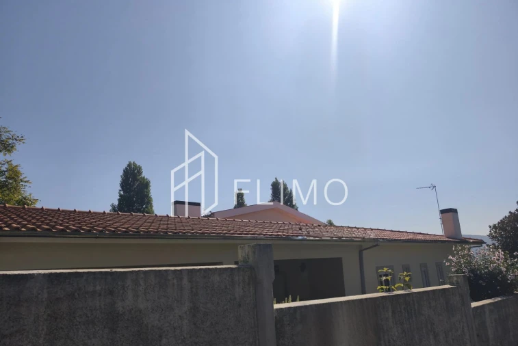 Moradia T5 para Venda em Ossela Foto 14