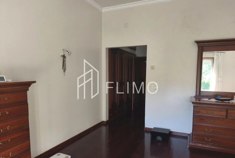 Moradia T5 para Venda em Ossela Foto 27