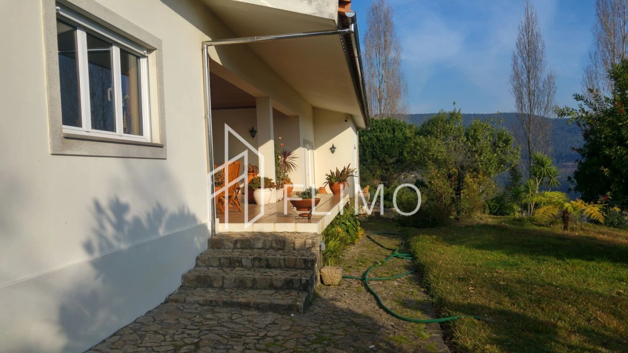 Moradia T5 para Venda em Ossela Foto 8