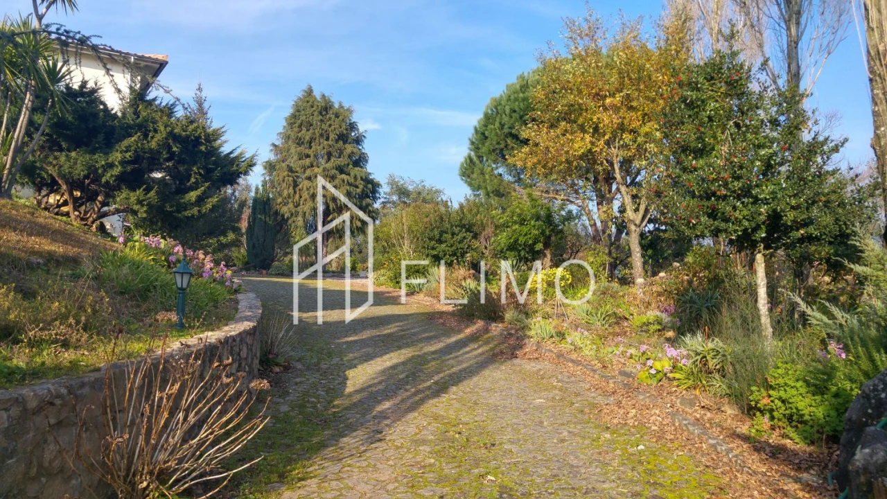 Moradia T5 para Venda em Ossela Foto 2