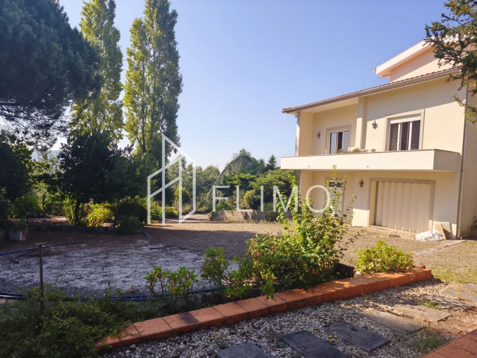 Moradia T5 para Venda em Ossela Foto 45