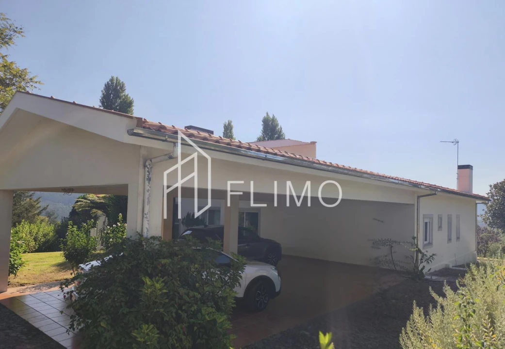 Moradia T5 para Venda em Ossela Foto 15