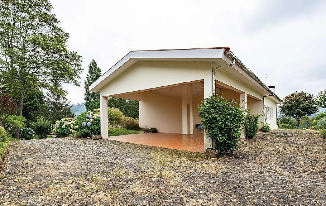 Moradia T5 para Venda em Ossela Foto 72