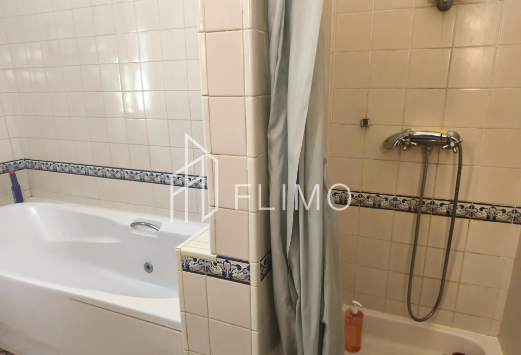 Moradia T5 para Venda em Ossela Foto 24