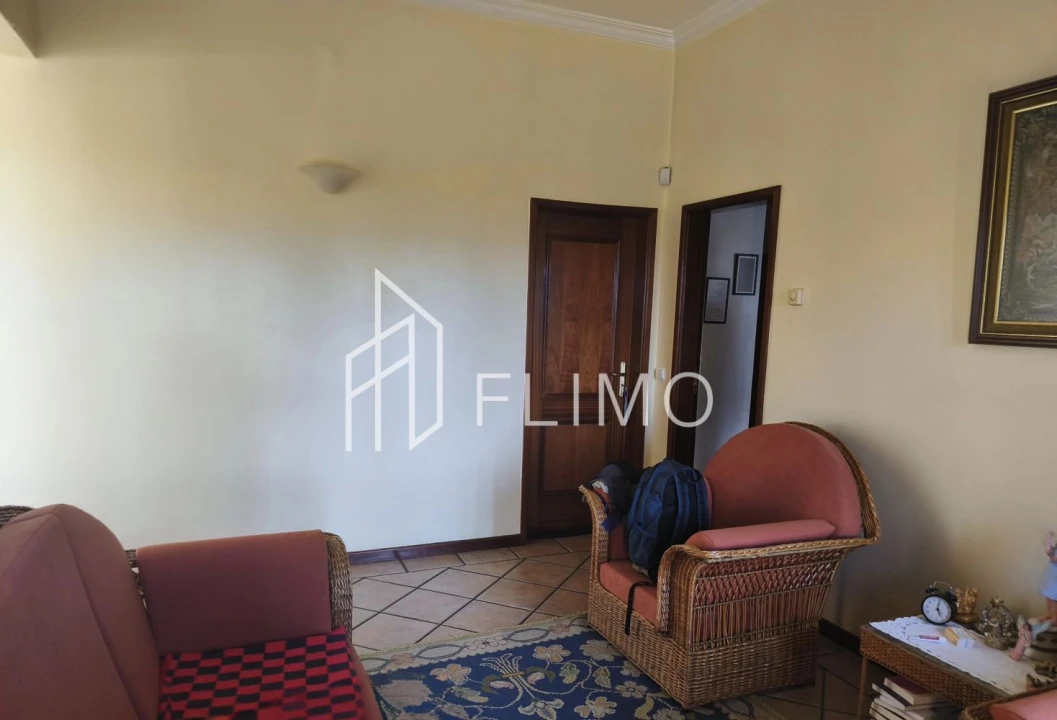 Moradia T5 para Venda em Ossela Foto 30