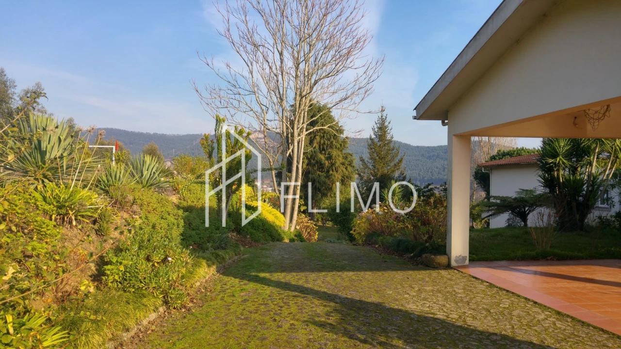 Moradia T5 para Venda em Ossela Foto 9