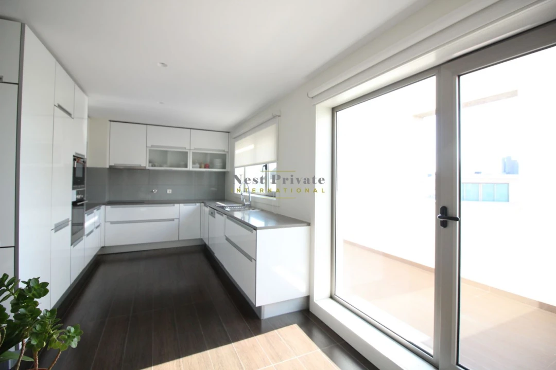 Apartamento T4 para Arrendamento em Lordelo do Ouro e Massarelos Foto 7