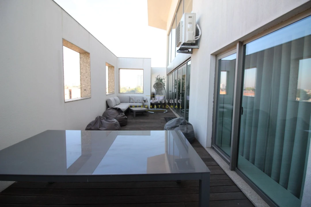 Apartamento T4 para Arrendamento em Lordelo do Ouro e Massarelos Foto 15