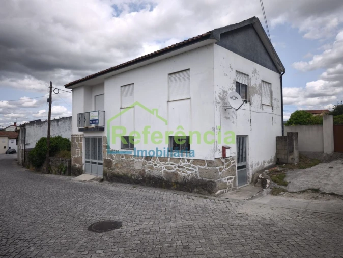 Moradia T4 para Venda em Outeiro Seco Foto 1